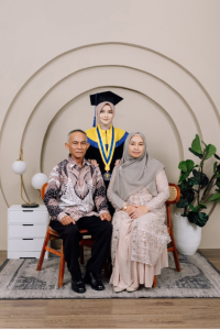 Jasa Studio Foto Wisuda Sumedang